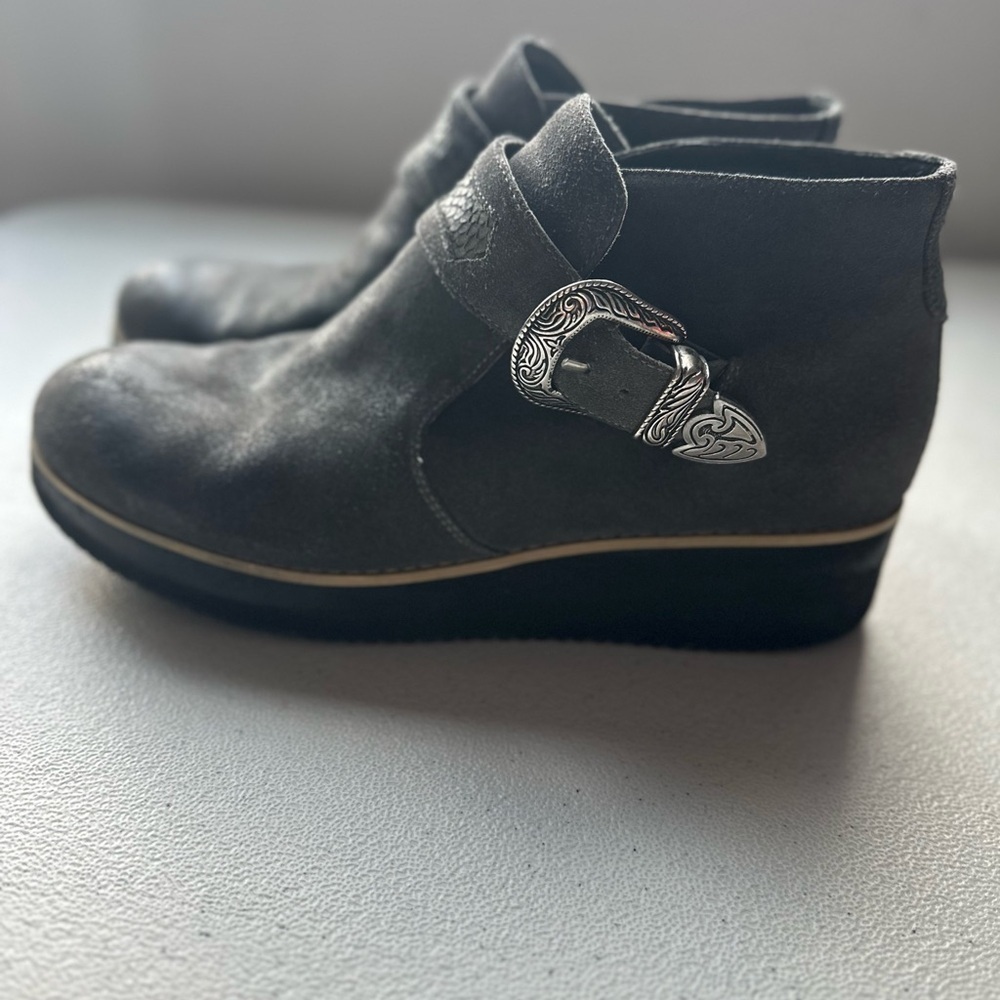 Silent D booties